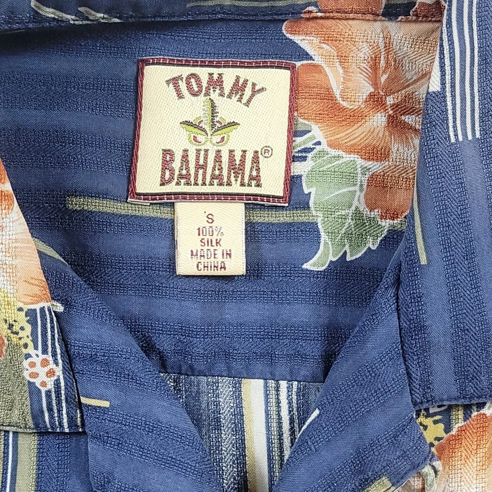 Tommy Bahama Button Up Shirt Mens Small Blue Silk Floral Hibiscus Camp Pocket